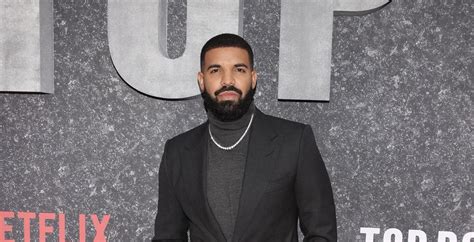 drake buys chanel bags for strippers|Drake Gifts Strippers With Chanel Bags .